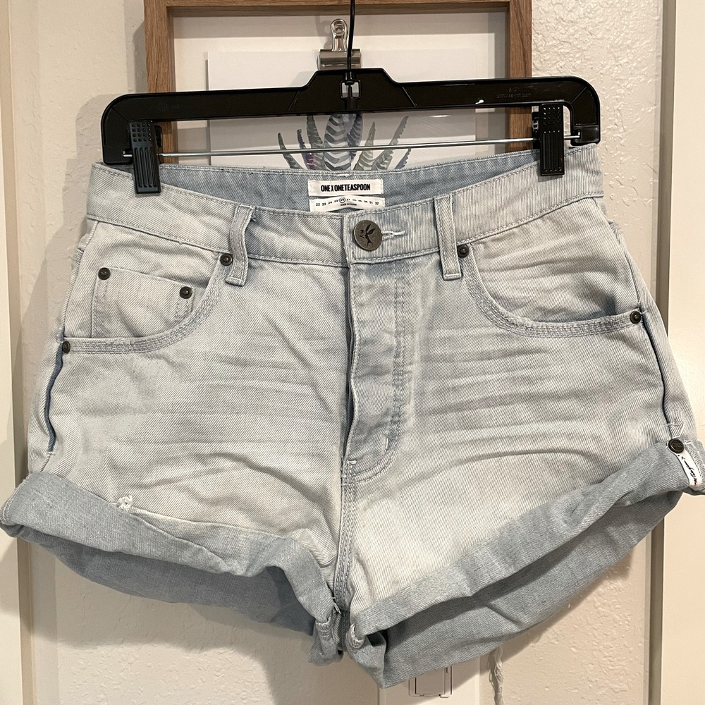 One teaspoon light denim shorts size 26